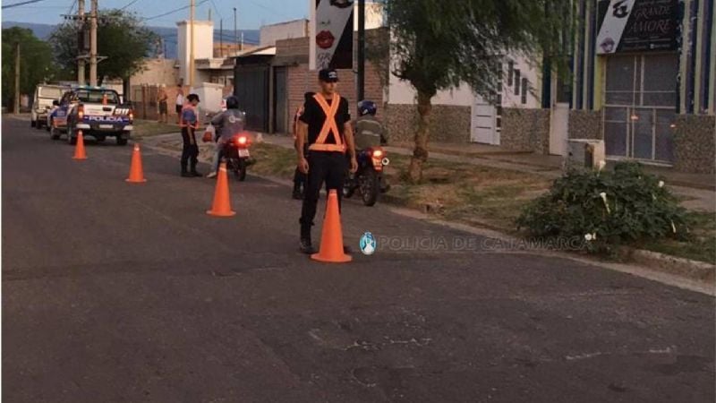 En operativos, secuestran seis vehículos y arrestan a dos sujetos con cocaína