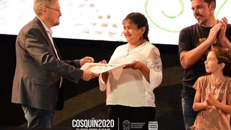 Tejido de artesana santamariana premiado en Cosquín
