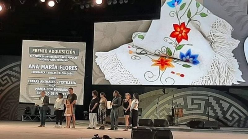 Tejido de artesana santamariana premiado en Cosquín
