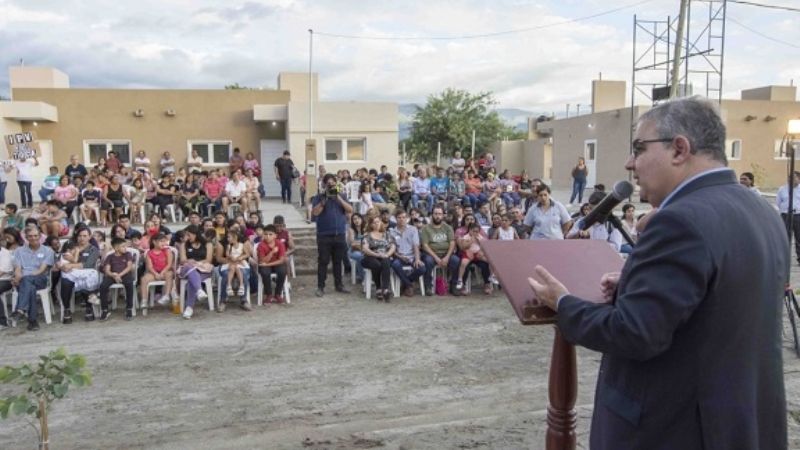 Jalil entregó 30 viviendas en Saujil