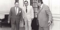 RAÚL ALFONSÍN con Vicente y Ramón Saadi en la Casa Rosada.
