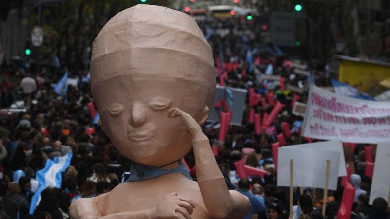 La Iglesia llamó a una misa en contra del aborto para el Día de la Mujer