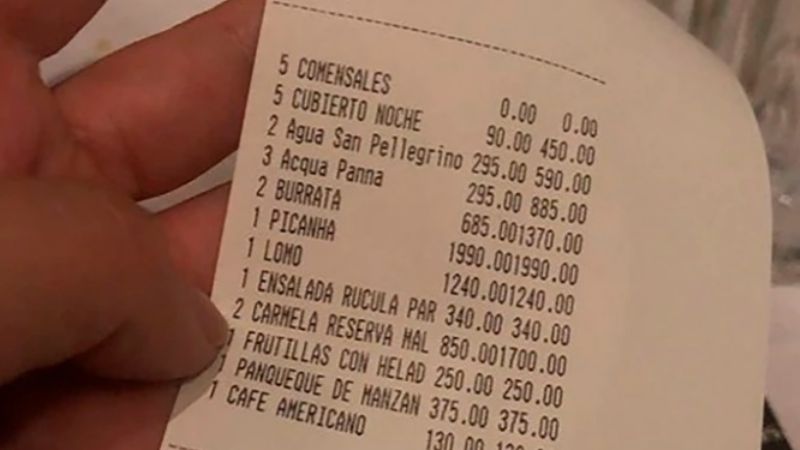Tuiteó el ticket de una cena por 9300 pesos, y se hizo viral