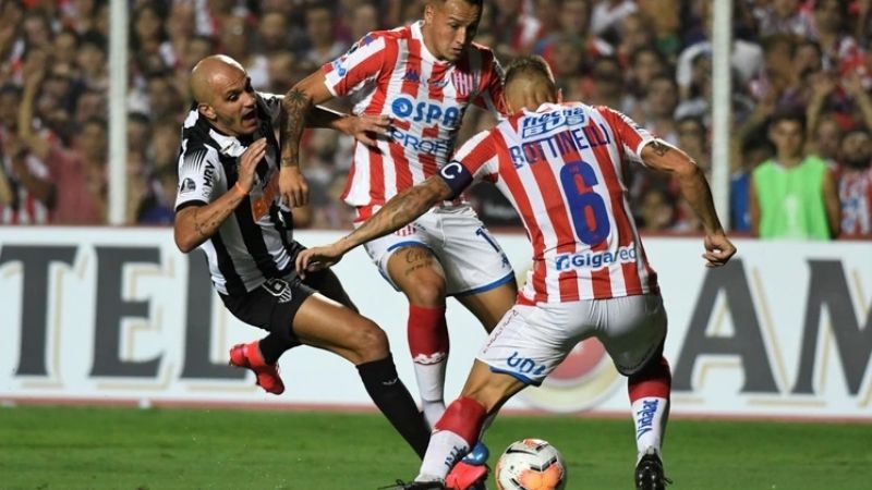 Unión goleó 3-0 al Mineiro en la Copa Sudamericana