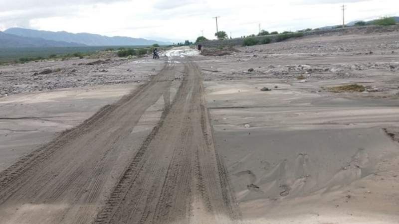La Ruta 40 sigue afectada por invasión aluvional