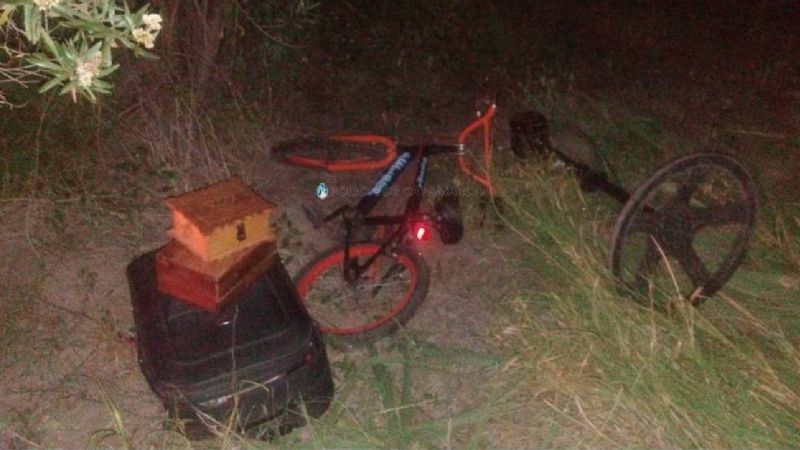 Cargaban elementos robados en un auto y escaparon al ser descubiertos