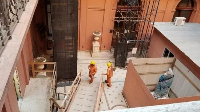 Denuncian a Macri por demoler una escalera de mármol en Casa Rosada