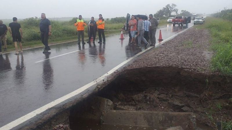 Por la lluvia, se registraron daños en la ruta 64