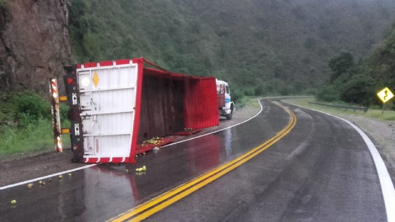 La Cébila está transitable con suma precaución
