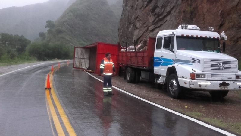 La Cébila está transitable con suma precaución