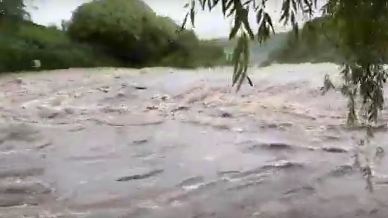 Impresionante crecida del Río Guayamba