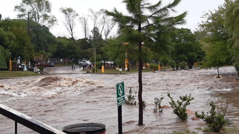 Impresionante crecida del Río Guayamba