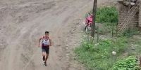 GUSTAVO FRENCIA corriendo en Villa Vil, Belén.