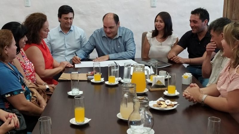 Empleados municipales se capacitan en lenguaje de señas