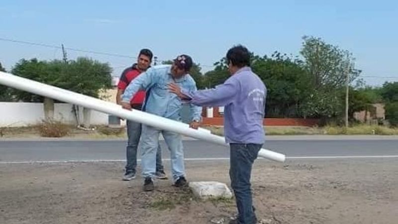 Colocan columnas para ampliar iluminación en acceso sur de Recreo