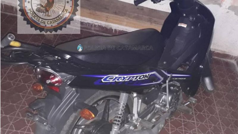 Recuperan una moto robada en una playa de estacionamiento