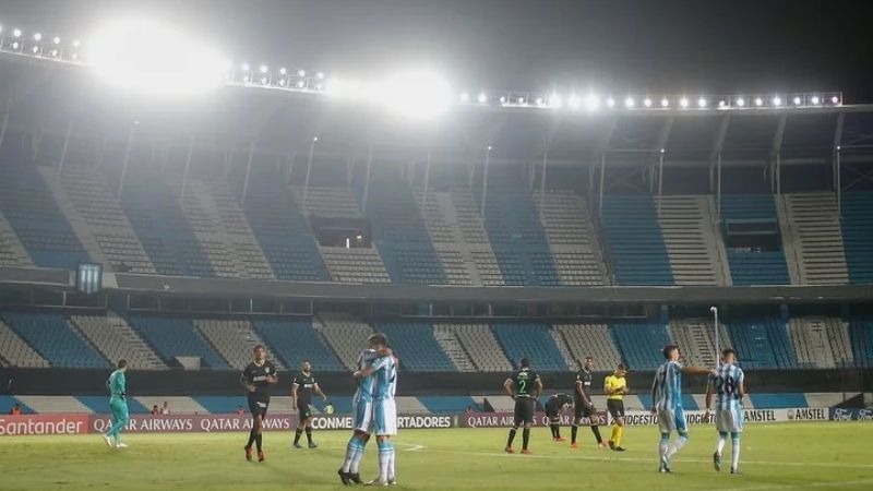 Racing venció a Alianza y lidera el grupo F de la Copa
