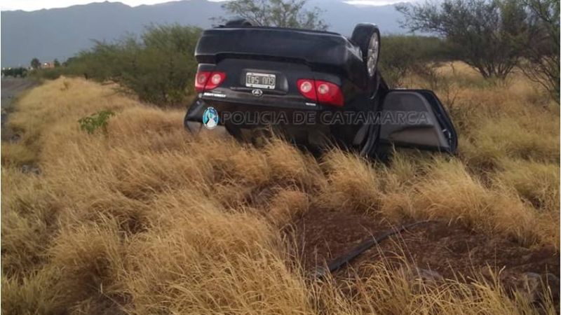 Perdió el control y volcó