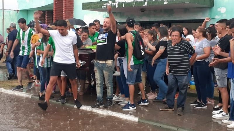 Dolor y congoja incontenibles en el sepelio del “Rulo” Chávez