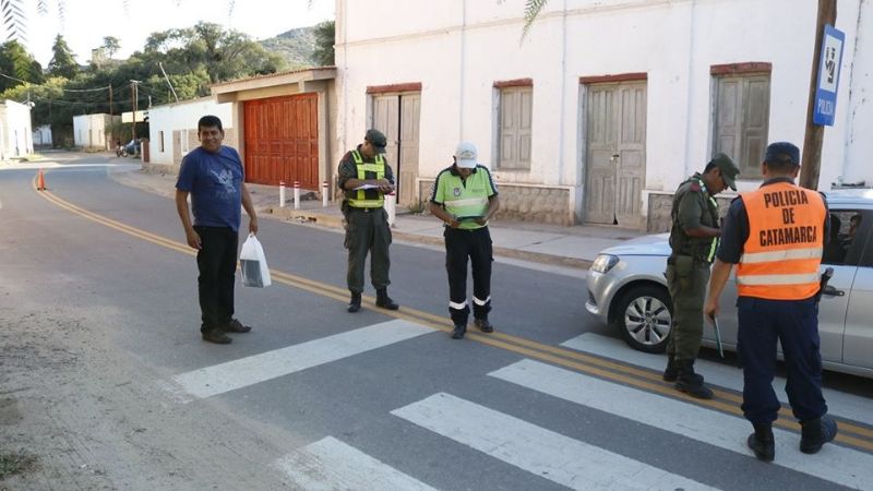 Controles preventivos contra el coronavirus y dengue en los accesos a Santa María