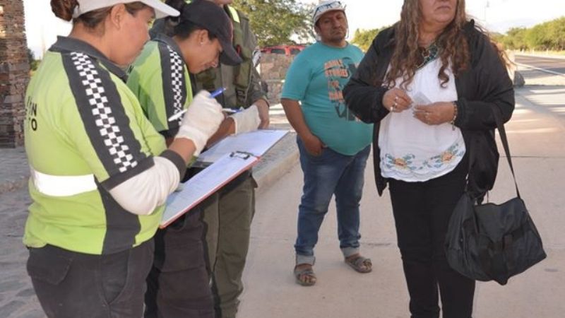 Controles preventivos contra el coronavirus y dengue en los accesos a Santa María