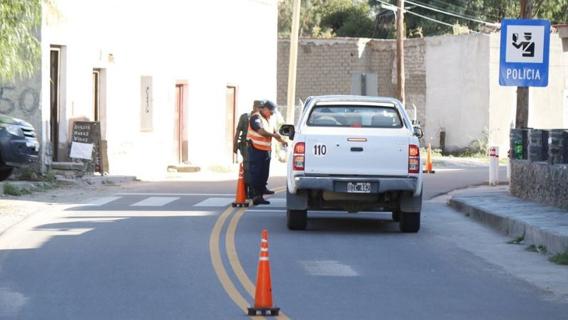 Controles preventivos contra el coronavirus y dengue en los accesos a Santa María
