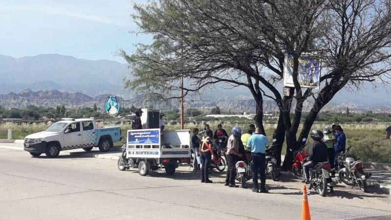 Secuestran 167 vehículos, tres arrestados e incautan un rifle y carne en Santa María