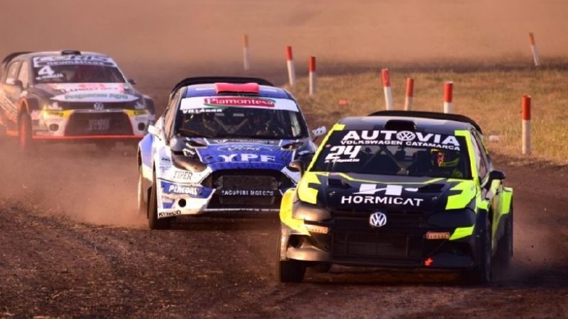 Augusto 2do., en otro “palo y palo” con el “Coyote” Villagra