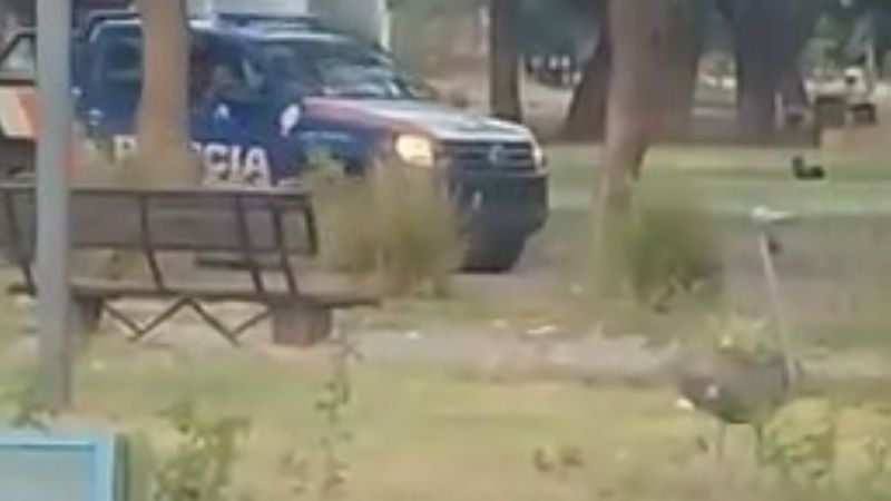 Móviles policiales piden quedarse en casa