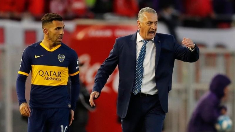 El técnico Alfaro “desilusionado” con Boca y con Tevez