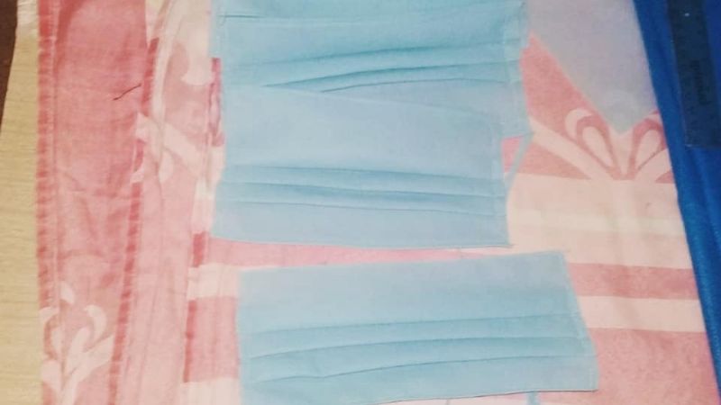 Municipal en cuarentena confecciona barbijos para sus compañeros