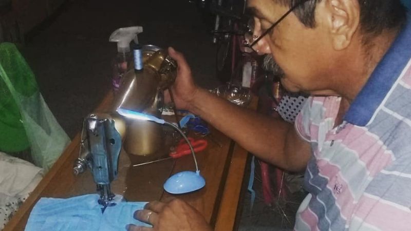 Municipal en cuarentena confecciona barbijos para sus compañeros
