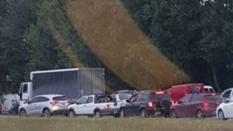 Inconscientes: largas colas para entrar en Pinamar y Villa Gesell