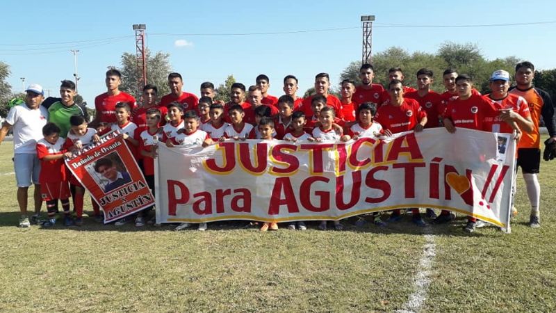 Jugadores de fútbol piden justicia por Agustín