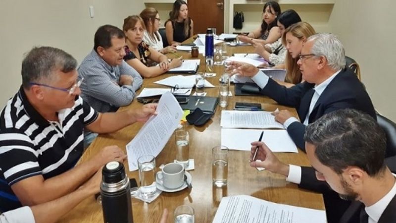 Convocan a funcionarios por la Ley Arca