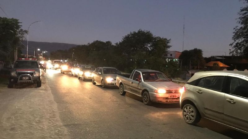 La contracara del deber: cientos de autos transitan en Valle Viejo