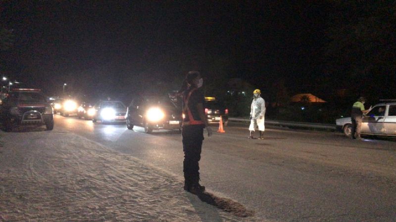 La contracara del deber: cientos de autos transitan en Valle Viejo