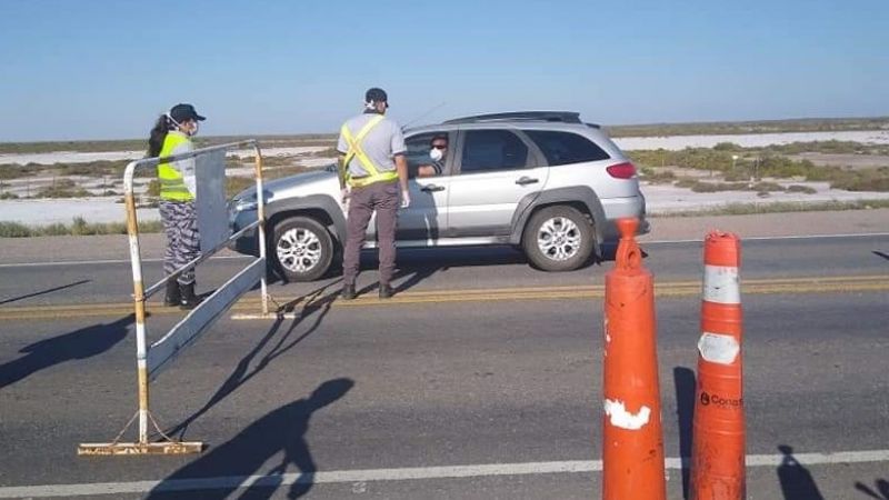 Bajo vigilancia policial en Recreo para que cumplan la cuarentena obligatoria
