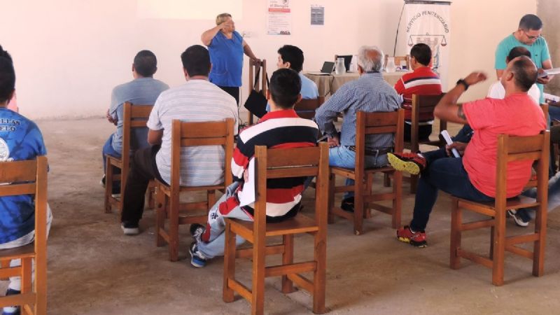 Salud Mental capacitó sobre la línea 135