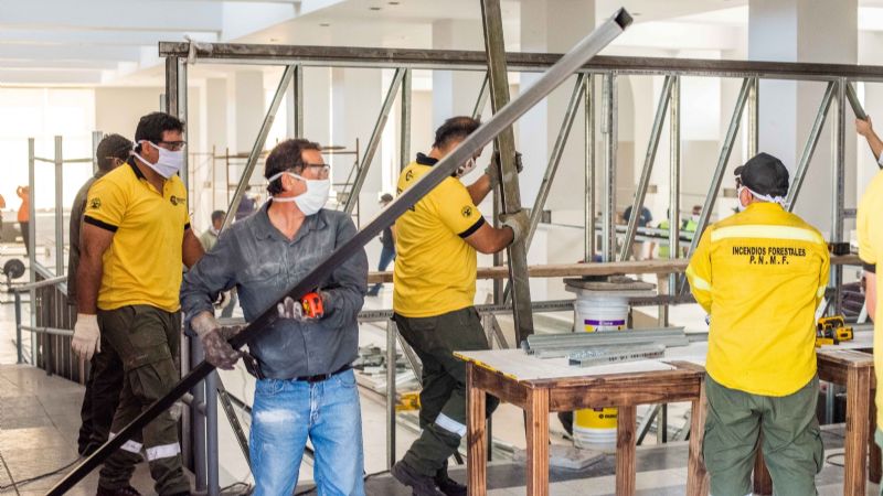 Raúl y Lucía supervisaron la construcción del Hospital Monovalente Respiratorio