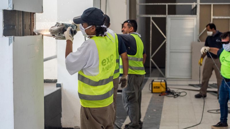 Raúl y Lucía supervisaron la construcción del Hospital Monovalente Respiratorio