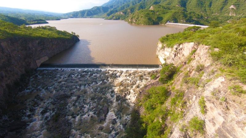 Dique Las Pirquitas, vertiendo desde esta madrugada