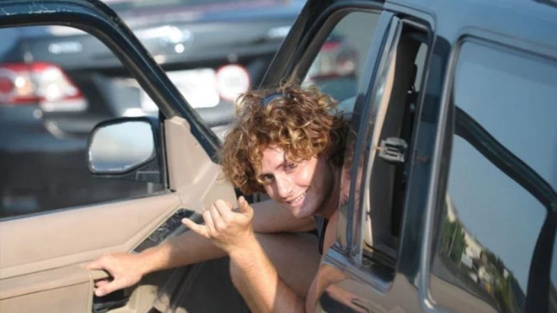 Se fugó de la cuarentena un surfer que venía de Brasil