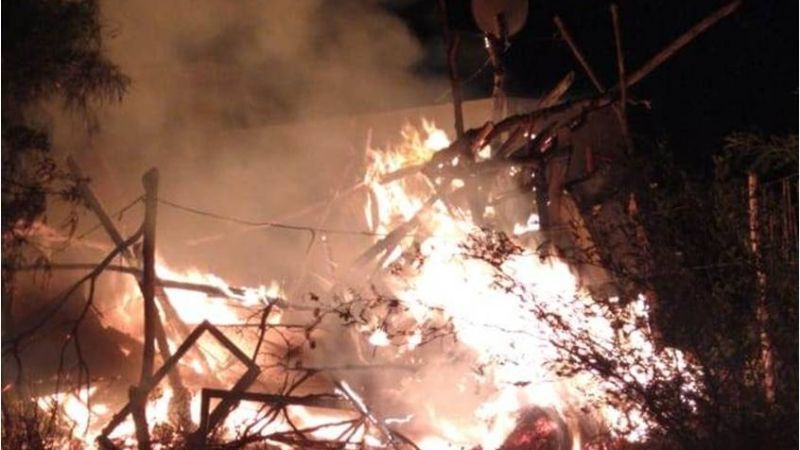 Voraz incendio en una precaria vivienda del barrio Virgen Niña