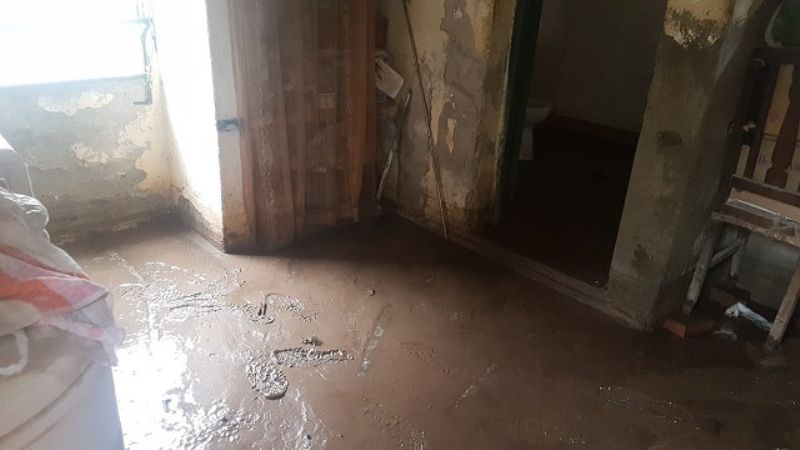 En Huaycama el agua ingresó a las viviendas