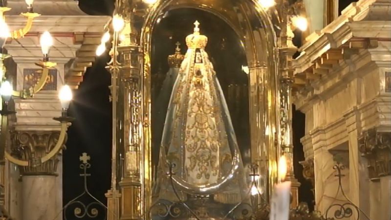 Oración, campanadas y Eucaristía a los pies de la Virgen