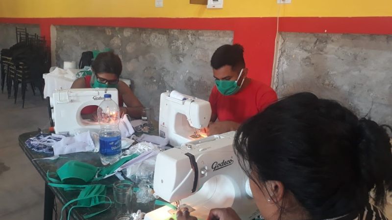 El grupo la «Esperanza es hoy» confecciona barbijos en Belén