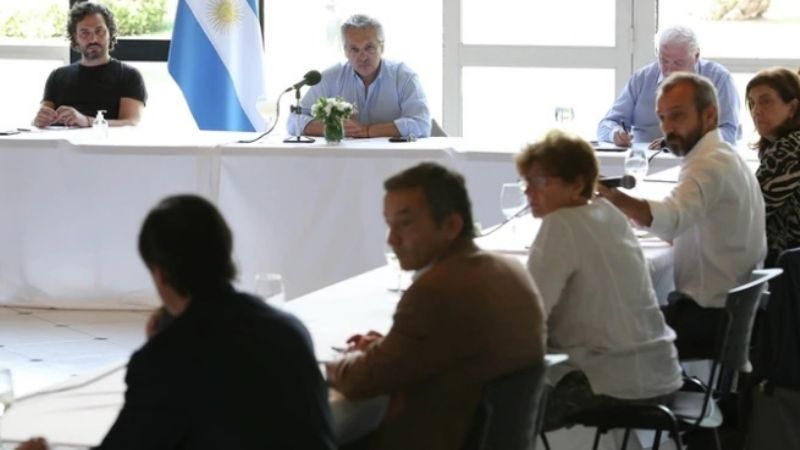 El comité de expertos le recomendó a Fernández que prorrogue la cuarentena