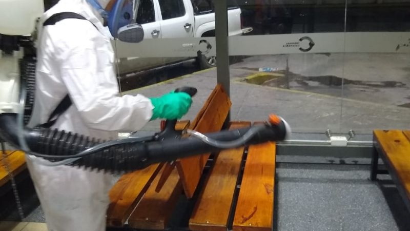 Operativos de limpieza y desinfección en cajeros y avenidas de la ciudad