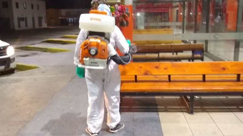 Operativos de limpieza y desinfección en cajeros y avenidas de la ciudad